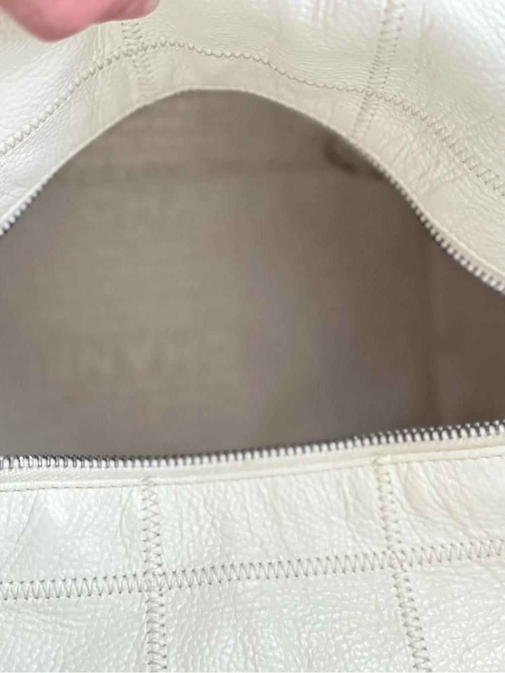 CHANEL Quilted Leather Shoulder Bag - Picture 8 of 11